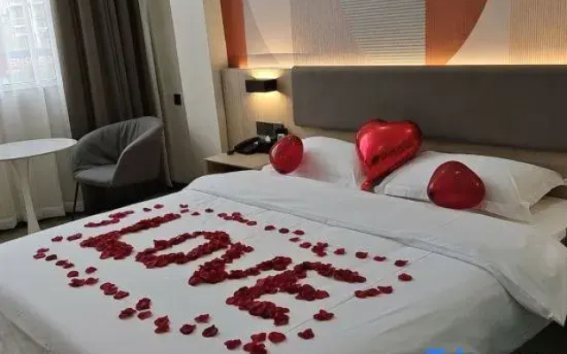 Elong Me Anlai Hotel (Nanyang Fangcheng County Zhangqian Avenue)