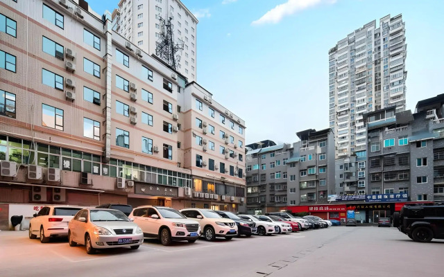 Vienna Hotel (Kaili Stadium)(维也纳酒店（凯里体育馆店）)