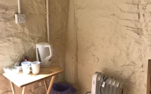 Drewe Arms Bunk Rooms & Church Cottage