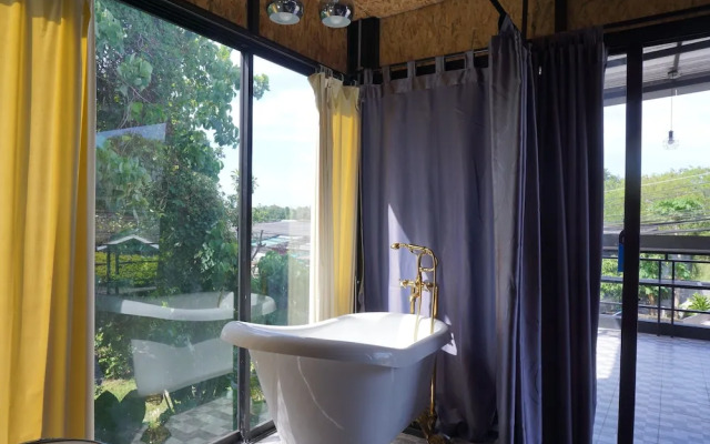 Near Beach Hostel - Adults Only
