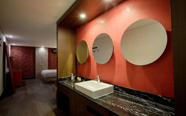 Nineth Hotel