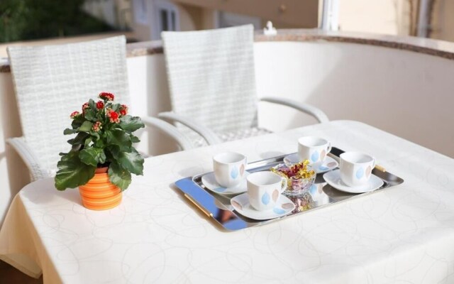 Apartments 150m from beach with parking