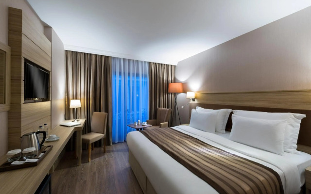 Exe Las Adelfas Hotel