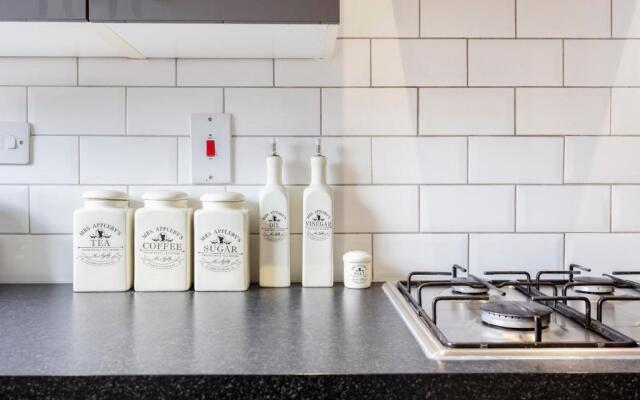 Premium Apartments over looking Canary Wharf Towers