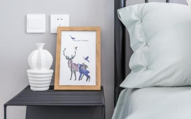 Xi'an Beilin·Small Goose Tower· Locals Apartment 00152240