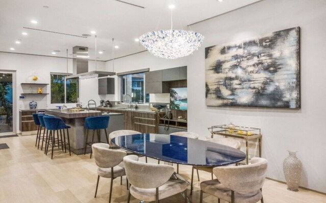 Sunset Heights - Elegant Modern Villa With Beautiful Views in the Hills