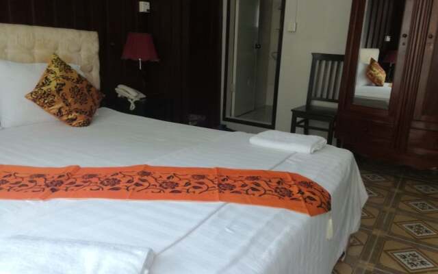 Ruchi India Restaurant & Guesthouse - Hostel