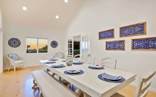 1185 Tamarack 4 Bedroom Home by RedAwning