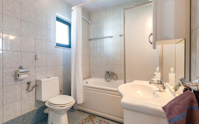 Amazing Home in Stanici With Wifi and 4 Bedrooms