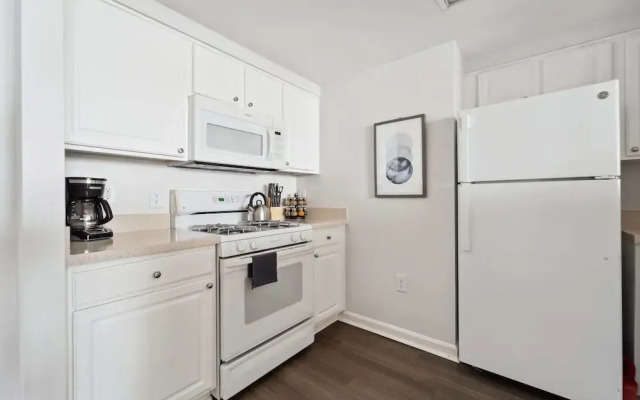 2BR Luxury City Suite With Gym & Pool