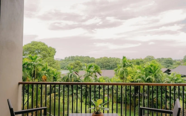 Waters Edge Hotel
