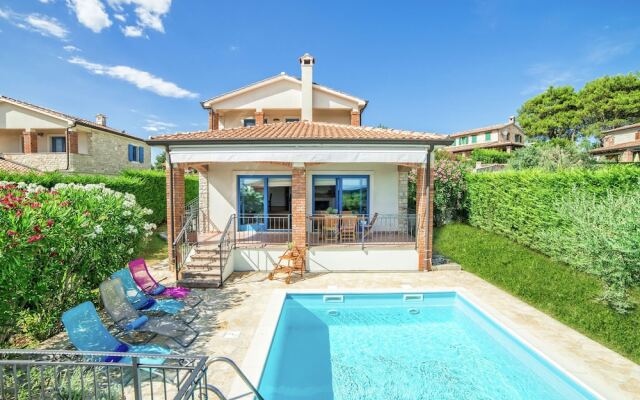 Detached modern villa with pool in Sveti Lovrec, near the beach and Porec