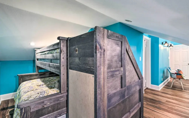 Private Pool: Spacious & Vibrant Argyle Villa!