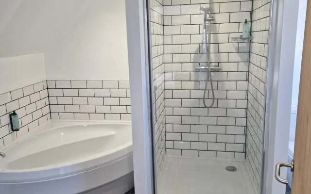 The Riverside House Hotel