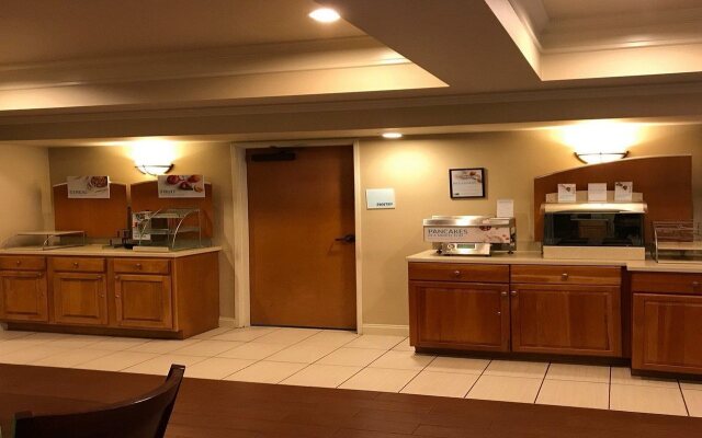 Holiday Inn Express & Suites Lancaster by IHG