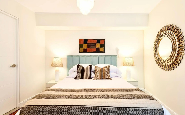 ✶ Maras Residence ✶ LUXURY Rooftop Pool & Grill