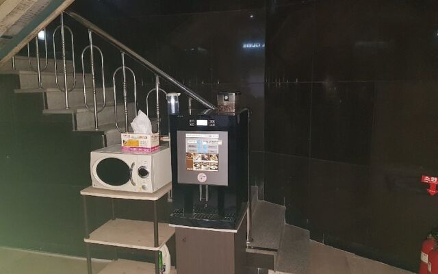 Cube Hotel