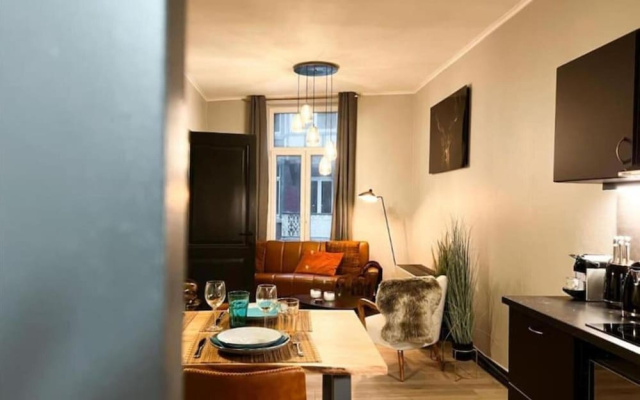 The Jade - Elegant Apartment With Balcony