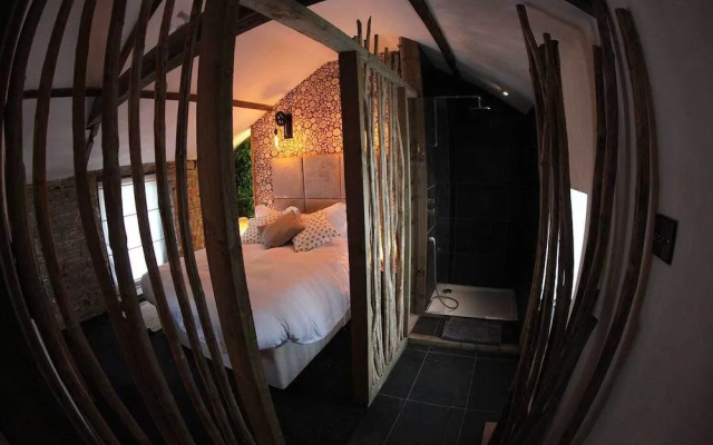 The Lodge Rooms