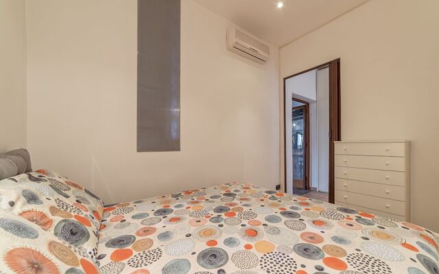 Colosseo Modern Apartment