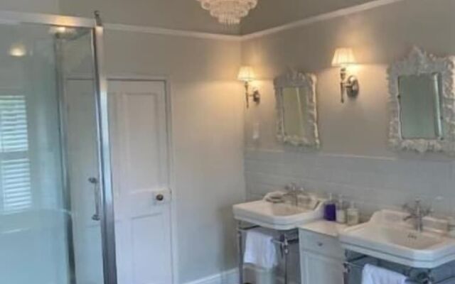Boudoir&Brunch at Bullen Court