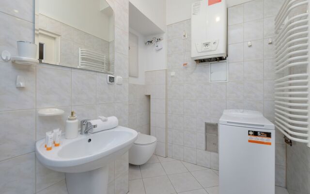 Picturesque Apartment Krakow by Renters