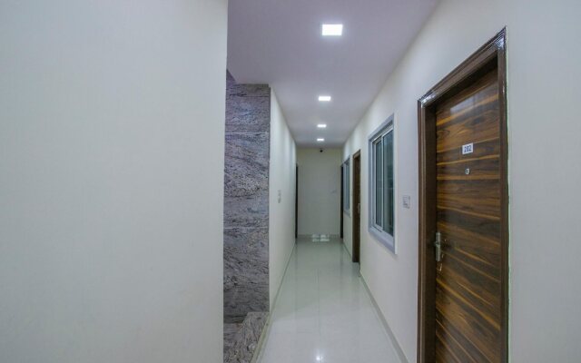 Hotel Golden Arch By OYO Rooms