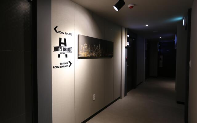 Hotel Bridge
