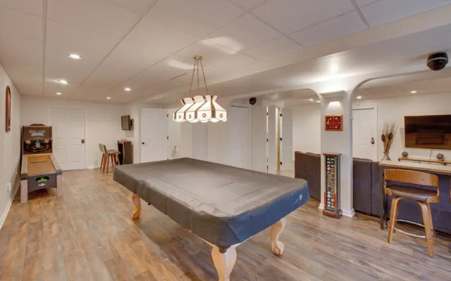 Game Room & Covered Patio: Hummelstown Hideaway