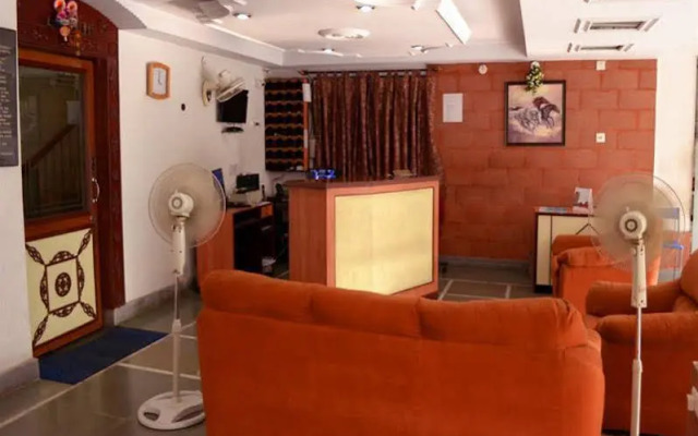 OYO 43924 Harry Guest House