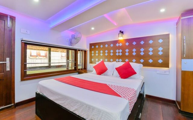 Oyo 22759 Houseboat Luxury Smart Gold 6 Bhk