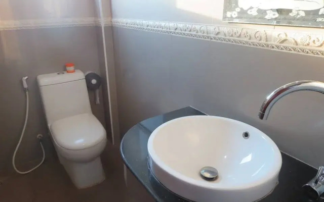 Ladtana Phetarmonchai Hotel