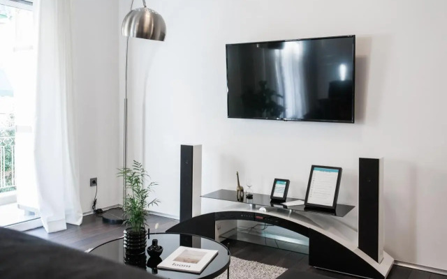 Industrial 1BR Apartment in Ampelokipoi Area by UPSTREET