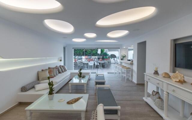 Spiros Hotel