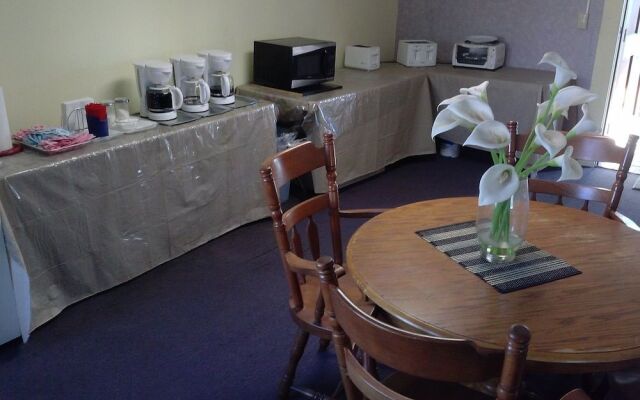 Westwoods Inn & Suites