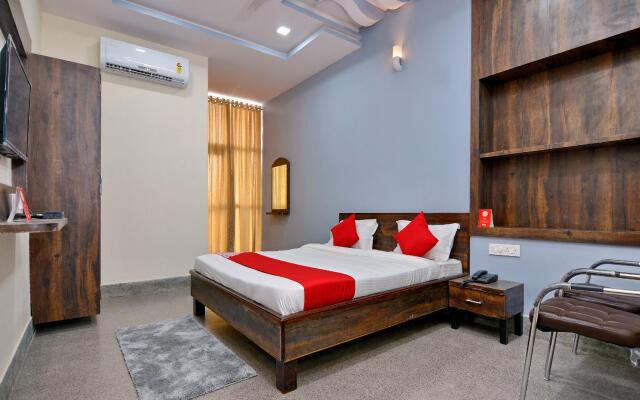 OYO 16577 Hotel Rajshree