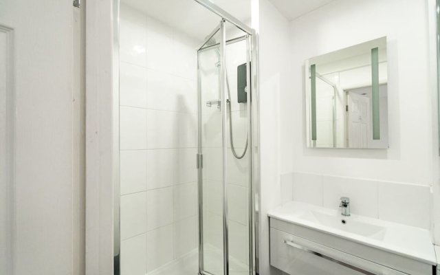 Impeccable 1 Bed Apartment In Sheffield