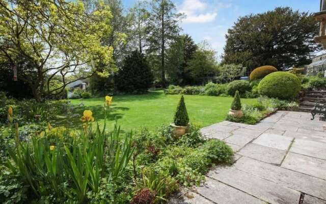 Beautiful 7 bedroom house hottub wifi