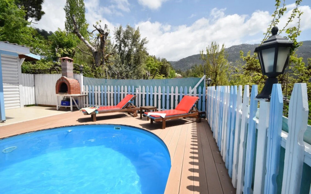 Villa Sezar by Helaltatilvillari