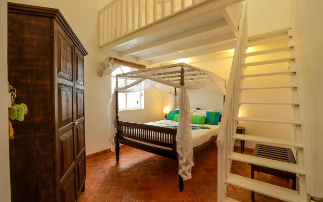 Mango House