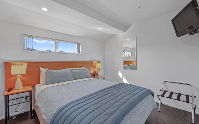 Lorenzo Motor Lodge – Guest Rooms – Christchurch