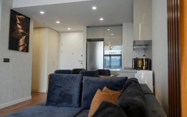 Lovely 1+1 Apartment w/Terrace near MaIl of IST