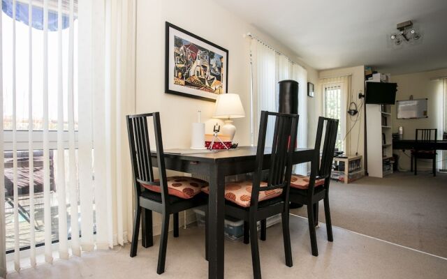 Clapham 1 Bedroom Flat With Balcony