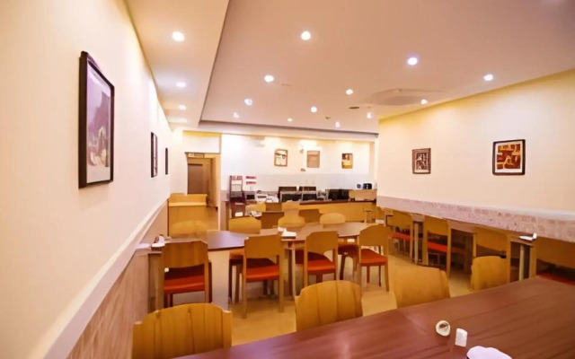 Homeinn Hotel (Shanghai International Tourism and Resort Xiuyan Road Subway Station)
