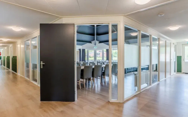 Well Furnished Home for Groups with Dishwasher near Water