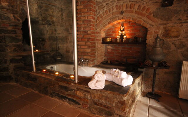 Stonehouse By Ipek