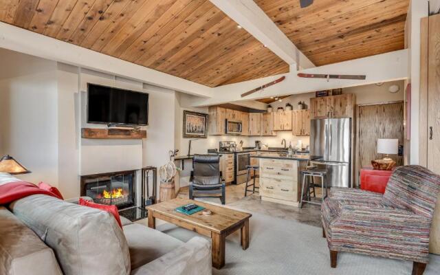Laurelwood Condominiums Studio Premier Unit 309