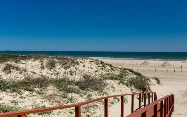 Island 126 Studio Bedroom Condo