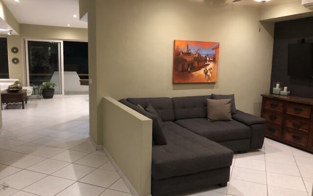 Luxury Condo Romantic Zone-Beach