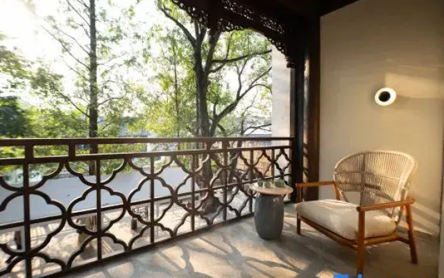 Yanguan Chaolezhicheng Shuishi Hotel